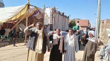 توافد الناخبين على مقار اللجان لجولة الإعادة لانتخابات مجلس النواب بأسوان .. شاهد