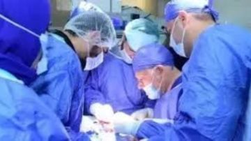 جراحة دقيقة لطفلة 7 سنوات بمستشفى المنصورة.. لحظات تحبس الأنفاس