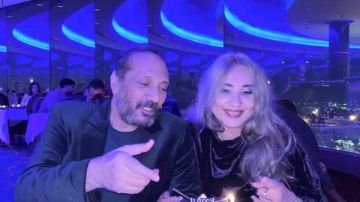 علي الحجار يشارك جمهوره احتفال عيد زواجه الثالث والعشرين.. صور علي الحجار يشارك جمهوره احتفال عيد زواجه الثالث والعشرين.. صور