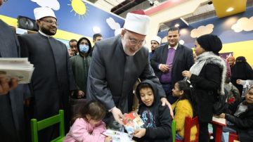 قيادات الأزهر يتفقدون جناح الأزهر بمعرض القاهرة الدولي للكتاب قيادات الأزهر يتفقدون جناح الأزهر بمعرض القاهرة الدولي للكتاب