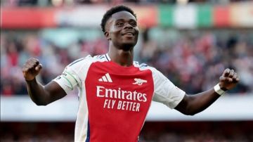 لقطع الطريق على المنافسين.. أرسنال يقترب من تمديد عقد نجمه بوكايو ساكا