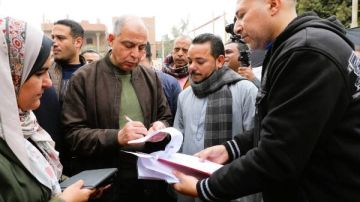 محافظ المنيا يعقد لقاء لخدمة المواطنين ويؤكد على تخفيف الأعباء عن أهالي الريف محافظ المنيا يعقد لقاء لخدمة المواطنين ويؤكد على تخفيف الأعباء عن أهالي الريف