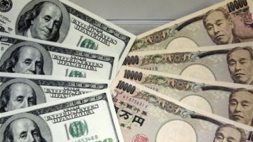 أسعار الدولار اليوم.. استقرار نسبي في البنوك المصرية واختلافات طفيفة أسعار الدولار اليوم.. استقرار نسبي في البنوك المصرية واختلافات طفيفة