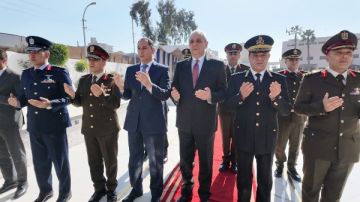 احتفالا بعيد الشرطة.. محافظ الغربية يضع إكليل الزهور على النصب التذكاري