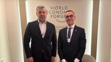 الخطيب يبحث توسيع شراكات الطاقة المتجددة والهيدروجين الأخضر مع أكوا باور و PPC اليونانية الخطيب يبحث توسيع شراكات الطاقة المتجددة والهيدروجين الأخضر مع أكوا باور و PPC اليونانية