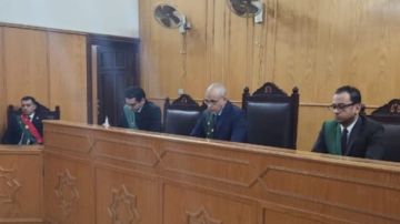 قتلا شابا بسبب لافتة.. الحكم بإعدام نقيب محامي فرشوط الأسبق ونجله قتلا شابا بسبب لافتة.. الحكم بإعدام نقيب محامي فرشوط الأسبق ونجله