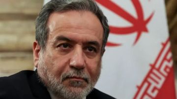 أكاذيب .. وزير الخارجية الإيراني ينتقد إلغاء مشاركته بدافوس أكاذيب .. وزير الخارجية الإيراني ينتقد إلغاء مشاركته بدافوس