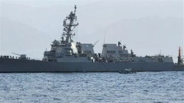 استعدادات الهجوم على إيران.. مدمرة أمريكية ترسو في ميناء إيلات وسط تأهب إسرائيلي