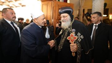 شيخ الأزهر يهنئ البابا تواضروس بعيد الميلاد: المواطنة ترسخ وحدة المصريين