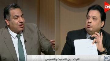 مشادة كلامية بين ضيوف أحمد سالم على الهواء.. والإعلامي يخرج إلى فاصل مشادة كلامية بين ضيوف أحمد سالم على الهواء.. والإعلامي يخرج إلى فاصل