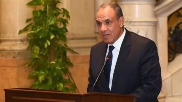 وزارة الخارجية تنظم احتفالية لتكريم السفراء المتقاعدين تقديرا لمسيرتهم الوطنية وزارة الخارجية تنظم احتفالية لتكريم السفراء المتقاعدين تقديرا لمسيرتهم الوطنية