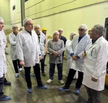 وزير قطاع الأعمال يتفقد شركة مصر للمستحضرات الطبية ويؤكد دعم تحديث صناعة الدواء.. صور