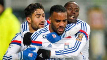 أولمبيك ليون يكتسح موناكو بثلاثية في الدوري الفرنسي