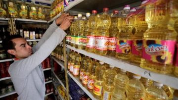 الغرف التجارية: انخفاض أسعار زيت عباد الشمس وزيت الصويا خلال الأسبوع المقبل