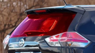 انفجار الزجاج فجأة.. نيسان متهمة بإخفاء عيوب خطيرة في السيارات عالميا