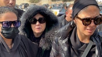 تشييع جنازة شقيق الفنانة شيرين من مسجد السيدة نفيسة تشييع جنازة شقيق الفنانة شيرين من مسجد السيدة نفيسة