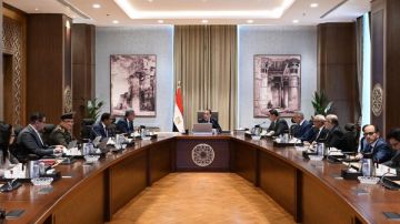 رئيس الوزراء يتابع الموقف التنفيذي لمشروعات التطوير والتنمية في محافظة مطروح رئيس الوزراء يتابع الموقف التنفيذي لمشروعات التطوير والتنمية في محافظة مطروح