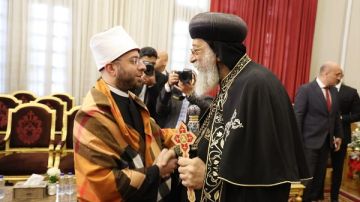 شيخ الأزهر ووزير الأوقاف ومفتي الجمهورية يهنئون البابا تواضروس بعيد الميلاد