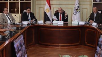 لتسريع وتيرة العمل.. محافظ بني سويف يترأس اجتماع اللجنة العليا لتقنين أراضي أملاك الدولة صور