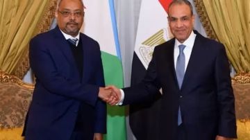 وزير الخارجية يبحث مع نظيره الجيبوتي سبل تعزيز العلاقات الثنائية وتطورات الأوضاع في منطقة القرن الأفريقي وزير الخارجية يبحث مع نظيره الجيبوتي سبل تعزيز العلاقات الثنائية وتطورات الأوضاع في منطقة القرن الأفريقي