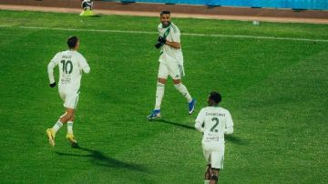 بمشاركة حجازي.. نيوم يخسر بثلاثية من أهلي جدة بالدوري السعودي بمشاركة حجازي.. نيوم يخسر بثلاثية من أهلي جدة بالدوري السعودي