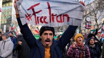 تحت غطاء المناسك الدينية.. كيف انتقل مئات المسلحين من العراق إلى عمق الأراضي الإيرانية؟