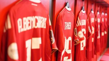 شاهد.. غرفة ملابس النادي الأهلي قبل مواجهة يانج أفريكانز