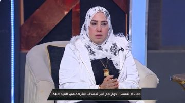 شهيد وبطل ومش خسارة في تراب مصر .. زوجة عامر عبد المقصود تنهار من البكاء شهيد وبطل ومش خسارة في تراب مصر .. زوجة عامر عبد المقصود تنهار من البكاء