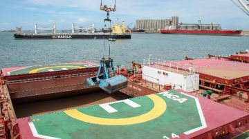 ميناء دمياط يستقبل 24 سفينة حاويات وبضائع عامة