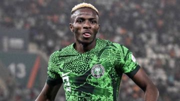 أوسيمين يهدد بإنهاء مشواره مع منتخب نيجيريا