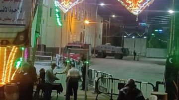 توافد الإخوة الأقباط على مختلف الكنائس بأسوان لأداء قداس عيد الميلاد المجيد .. شاهد توافد الإخوة الأقباط على مختلف الكنائس بأسوان لأداء قداس عيد الميلاد المجيد .. شاهد