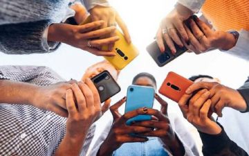 شعبة الاتصالات تطالب بلجنة لمراجعة تسعير الهواتف المصنعة محليا شعبة الاتصالات تطالب بلجنة لمراجعة تسعير الهواتف المصنعة محليا