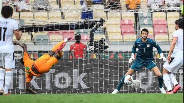 صراع لا يعترف بالأسماء.. تفوق تاريخي للفراعنة قبل مواجهة الأفيال الإيفوارية صراع لا يعترف بالأسماء.. تفوق تاريخي للفراعنة قبل مواجهة الأفيال الإيفوارية