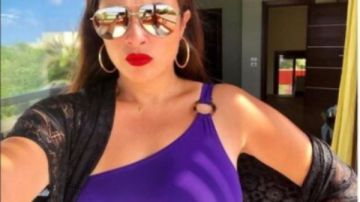 صورة ياسمين عبد العزيز بالمايوه تثير الجدل.. من يقف خلفها؟ صورة ياسمين عبد العزيز بالمايوه تثير الجدل.. من يقف خلفها؟