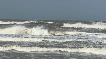 طقس غير مستقر.. أمطار وأجواء شتوية على شاطئ بورسعيد