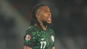 أراد قميصي..أيوبي يكشف لحظة طريفة مع شوبير قبل ركلة الترجيح أمام مصر