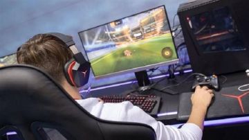 استشاري يحذر: إدمان الألعاب الإلكترونية يهدد صحة الأطفال النفسية فيديو استشاري يحذر: إدمان الألعاب الإلكترونية يهدد صحة الأطفال النفسية فيديو