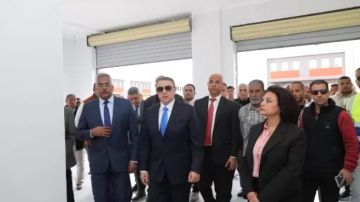 محافظ البحر الأحمر يتفقد مجمع خدمات الجملة بالغردقة