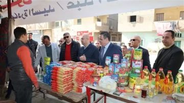 محافظ الجيزة يتفقد سوق اليوم الواحد بالحوامدية لتوفير السلع بأسعار مناسبة محافظ الجيزة يتفقد سوق اليوم الواحد بالحوامدية لتوفير السلع بأسعار مناسبة