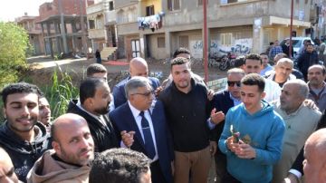 محافظ الدقهلية يتفقد مستوى الخدمات بقرية دميرة ويستمع لمطالب الأهالي