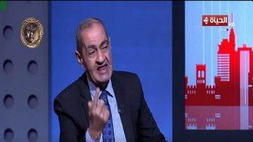 أسامة الدليل يحذر: حاملة الطائرات الأمريكية في المنطقة تشعل التوتر فيديو أسامة الدليل يحذر: حاملة الطائرات الأمريكية في المنطقة تشعل التوتر فيديو