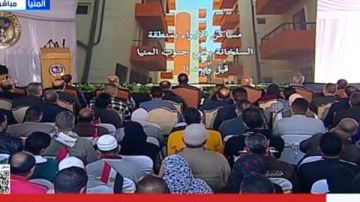 رئيس الوزراء يشاهد فيلما تسجيليا عن مشروع بديل بلوكات الايواء بالمنيا