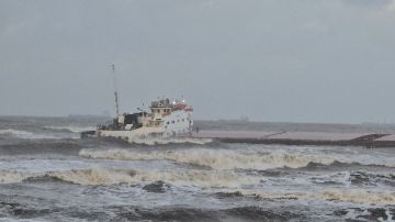 ربيع : حركة الملاحة بقناة السويس منتظمة ولم تتأثر بجنوح السفينة FENER ربيع : حركة الملاحة بقناة السويس منتظمة ولم تتأثر بجنوح السفينة FENER