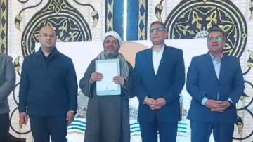 محافظ الجيزة يسلم متضرري السيول عقود الوحدات السكنية بمشروع الديسمي محافظ الجيزة يسلم متضرري السيول عقود الوحدات السكنية بمشروع الديسمي