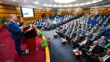 وزير البترول والثروة المعدنية يستعرض خطط زيادة الإنتاج المحلي وتأمين احتياجات الغاز في صيف 2026