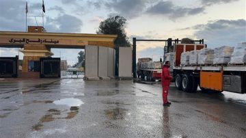 وسط موجة أمطار غزيرة.. الهلال الأحمر المصري يسير قافلة زاد العزة 119