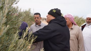 تدريبات ميدانية لمزارعي مطروح على طرق التسميد للزراعات البستانية تحت النظام المطري تدريبات ميدانية لمزارعي مطروح على طرق التسميد للزراعات البستانية تحت النظام المطري