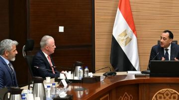 رئيس الوزراء يلتقي رئيس بوينج الأمريكية لتعزيز وتطوير الشراكة بين البلدين