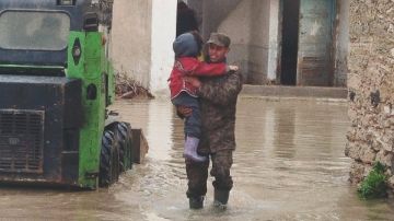 ظاهرة لم تحدث منذ 75 عاما.. تونس تغرق في الفيضانات والجيش يتدخل