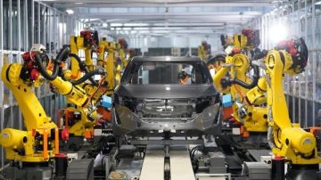 لأول مرة في أستراليا.. إعادة تدوير بطاريات السيارات الكهربائية داخل مصنع لأول مرة في أستراليا.. إعادة تدوير بطاريات السيارات الكهربائية داخل مصنع